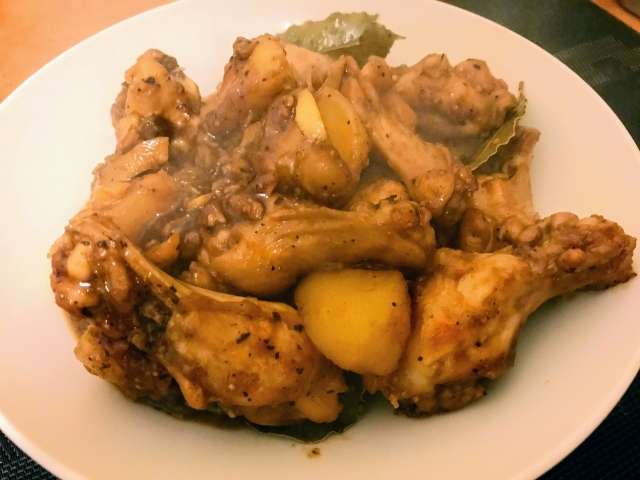フィリピン料理：アドボ (Adobo)