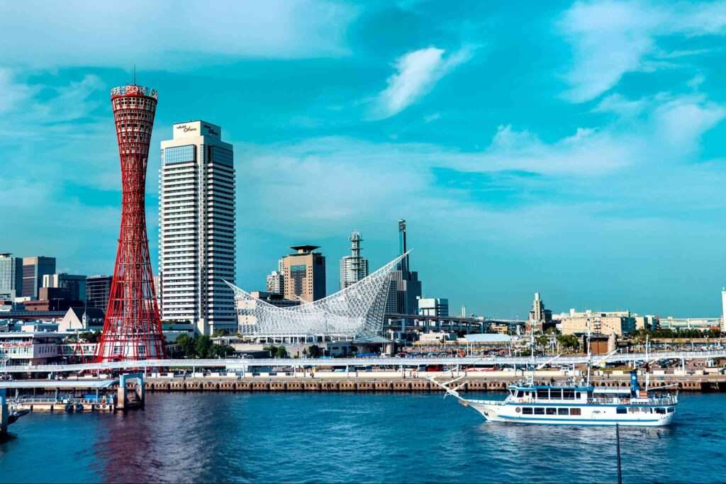 神戸ベイエリアの風景 ポートタワーとメリケンパーク