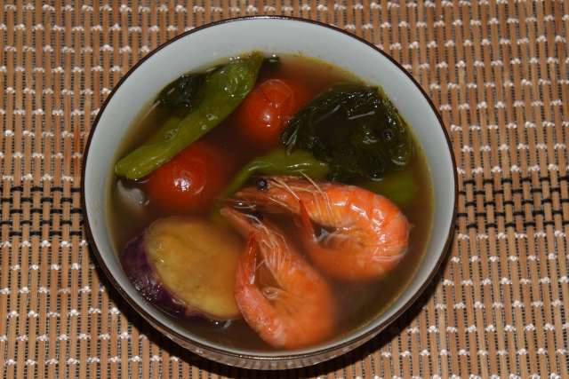 フィリピン料理：シニガン (Sinigang)