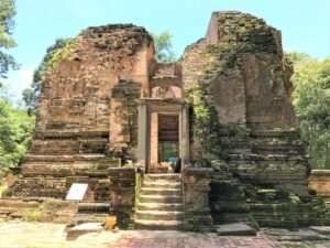 【カンボジア世界遺産】サンボー・プレイ・クックの寺院地区: 古代イーシャーナプラの考古遺跡