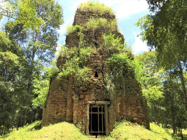 【カンボジア世界遺産】サンボー・プレイ・クックの寺院地区: 古代イーシャーナプラの考古遺跡