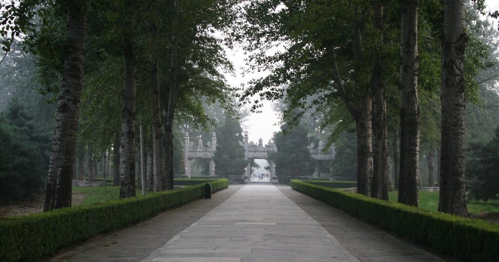明・清王朝の皇帝陵墓群の写真