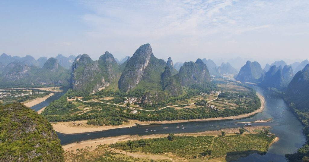 中国・桂林の漓江とカルスト地形