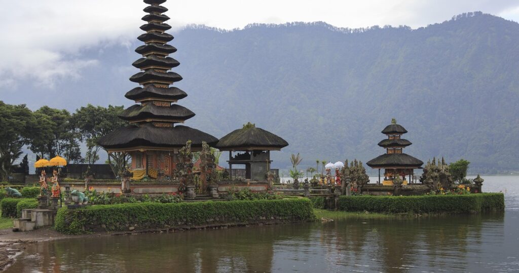 バリ島・ブラタン湖のウルン・ダヌ寺院